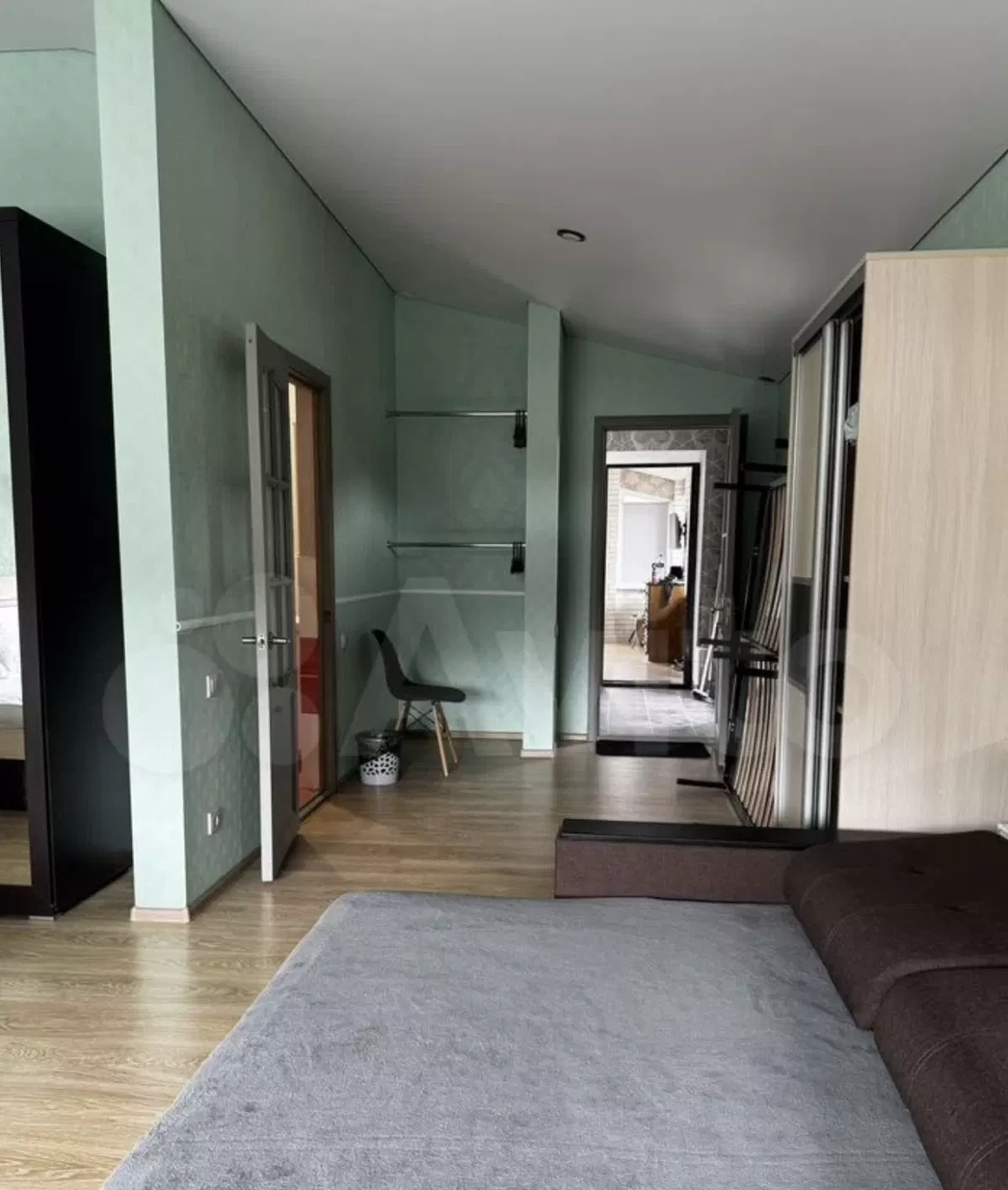 фото Комната 39 м² в 5-к., 3/3 эт.