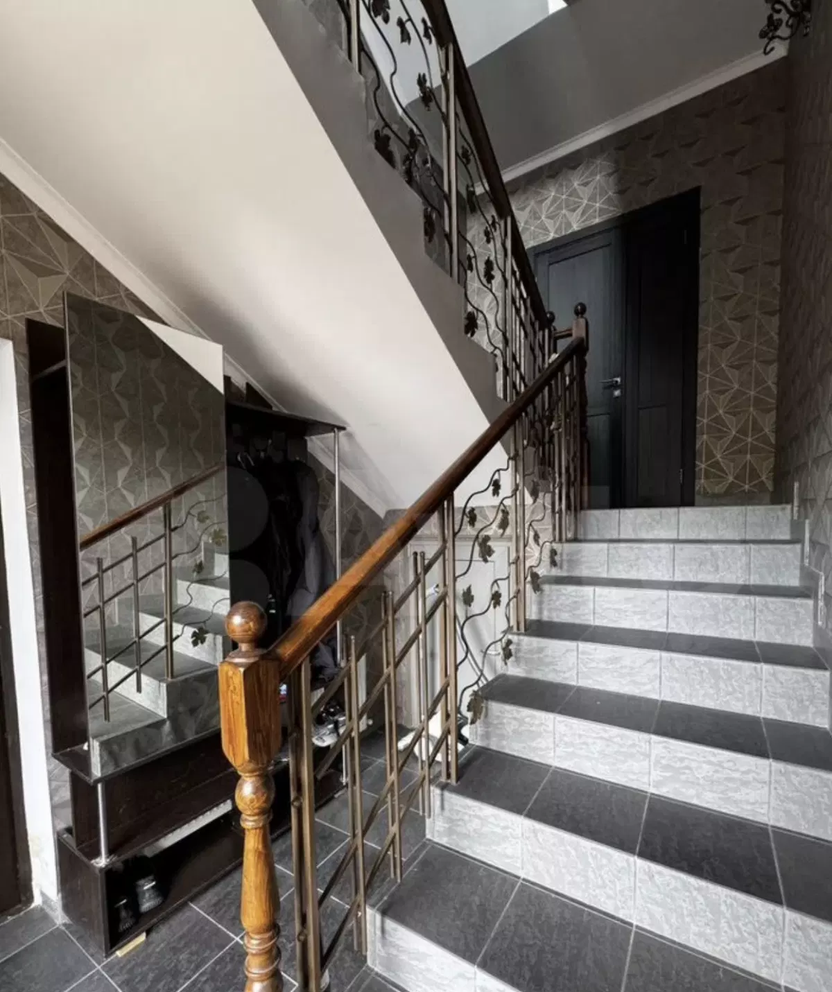 фото Комната 39 м² в 5-к., 3/3 эт.